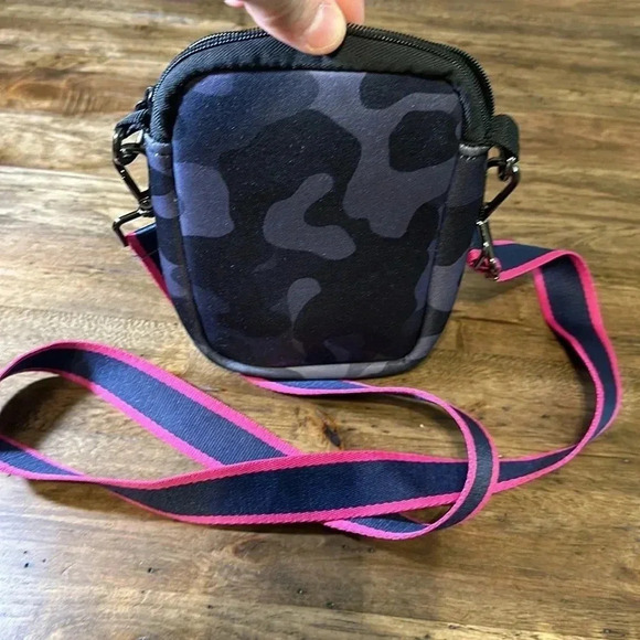 parker & hyde pink camo cell phone bag crossbody purse - Picture 8 of 8